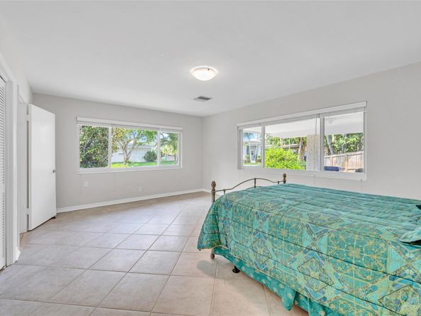 2100 Manatee Dr, Fort Lauderdale FL 33316