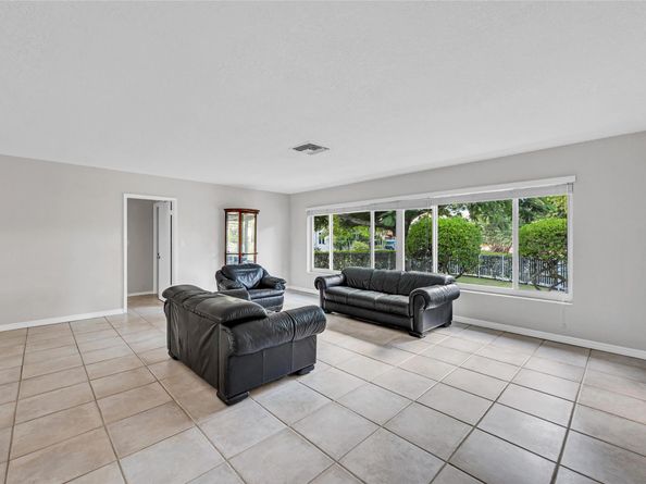 2100 Manatee Dr, Fort Lauderdale FL 33316