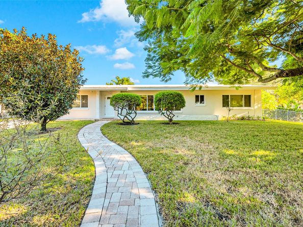 2100 Manatee Dr, Fort Lauderdale FL 33316