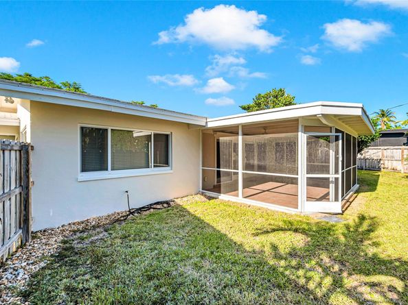 2100 Manatee Dr, Fort Lauderdale FL 33316