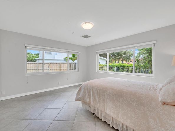 2100 Manatee Dr, Fort Lauderdale FL 33316