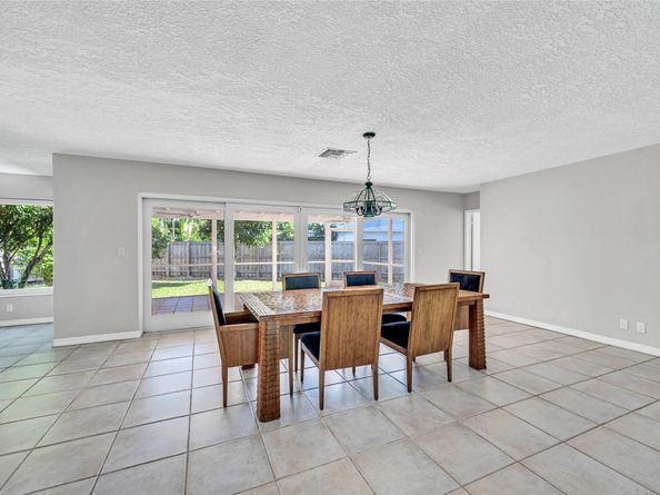 2100 Manatee Dr, Fort Lauderdale FL 33316