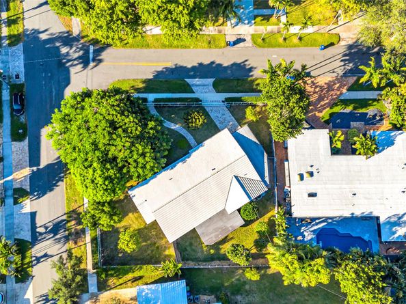 2100 Manatee Dr, Fort Lauderdale FL 33316