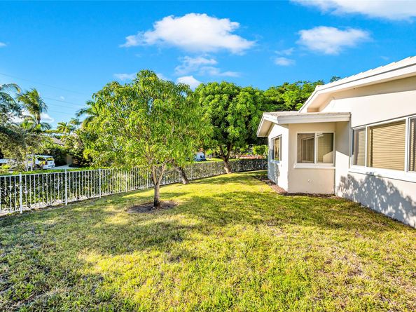 2100 Manatee Dr, Fort Lauderdale FL 33316