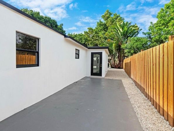 537 NE 14th Court, Fort Lauderdale FL 33304