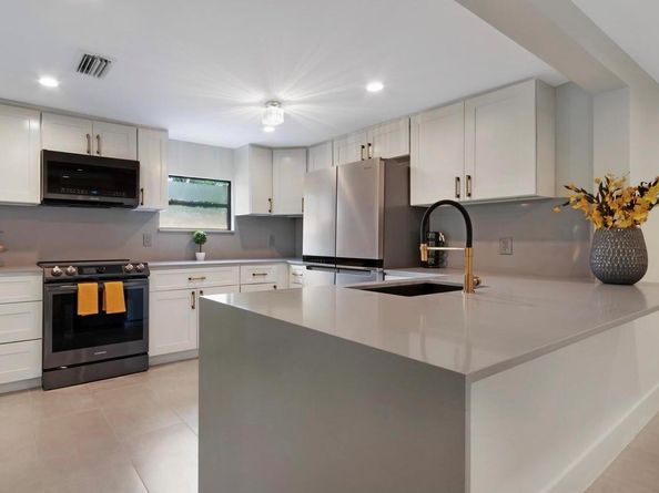 537 NE 14th Court, Fort Lauderdale FL 33304