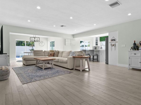 912 SE 15th Court, Deerfield Beach FL 33441