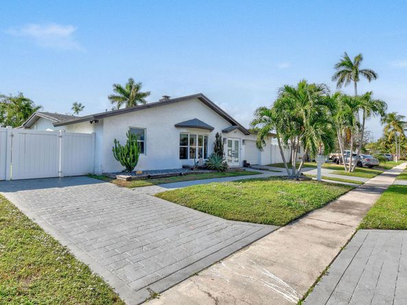 912 SE 15th Court, Deerfield Beach FL 33441