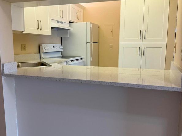 703 Sunny Pine Way B3, Greenacres FL 33415