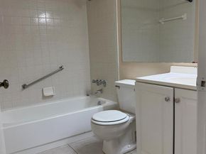 703 Sunny Pine Way B3, Greenacres FL 33415