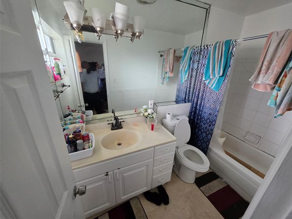 1970 NW 32nd St, Oakland Park FL 33309