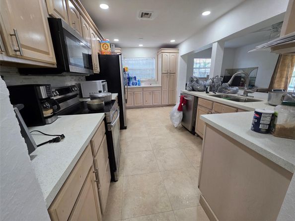 1970 NW 32nd St, Oakland Park FL 33309