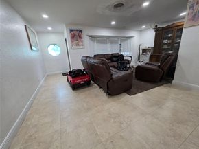 1970 NW 32nd St, Oakland Park FL 33309