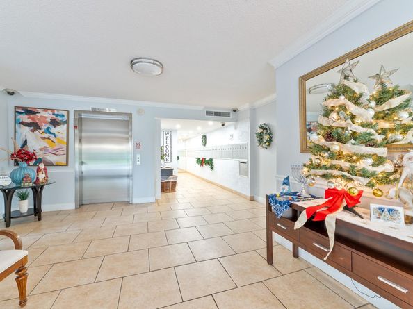 2950 N Palm Aire Dr 401, Pompano Beach FL 33069