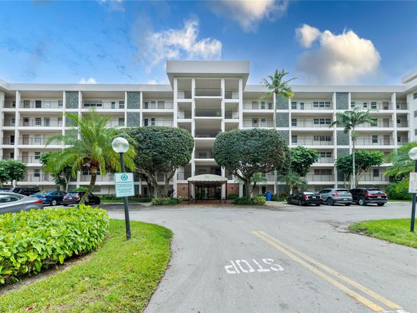 2950 N Palm Aire Dr 401, Pompano Beach FL 33069