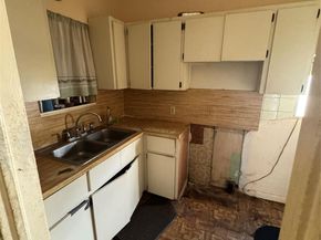 1300 NW 42nd St, Miami FL 33142