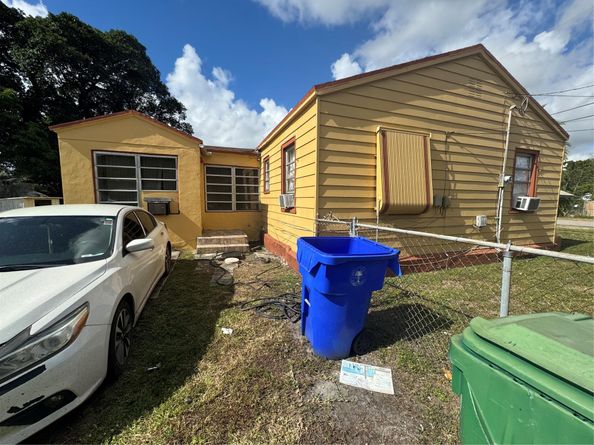 1300 NW 42nd St, Miami FL 33142