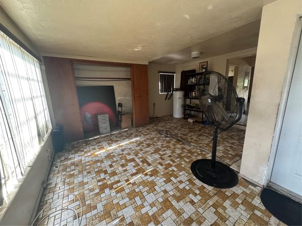 1300 NW 42nd St, Miami FL 33142