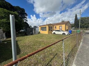 1300 NW 42nd St, Miami FL 33142