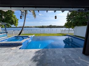 4572 SW 14th St, Deerfield Beach FL 33442