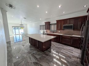 4572 SW 14th St, Deerfield Beach FL 33442