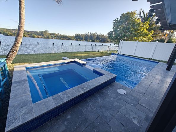 4572 SW 14th St, Deerfield Beach FL 33442