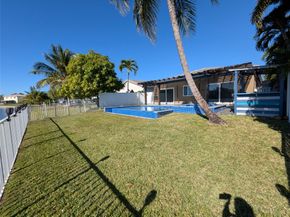 4572 SW 14th St, Deerfield Beach FL 33442