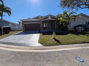4572 SW 14th St, Deerfield Beach FL 33442