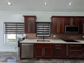 4572 SW 14th St, Deerfield Beach FL 33442