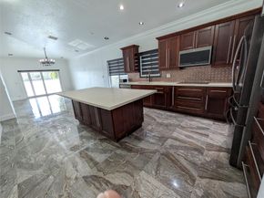 4572 SW 14th St, Deerfield Beach FL 33442