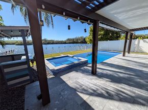 4572 SW 14th St, Deerfield Beach FL 33442