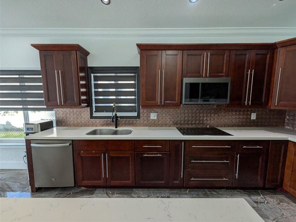 4572 SW 14th St, Deerfield Beach FL 33442