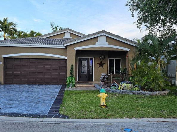 4572 SW 14th St, Deerfield Beach FL 33442