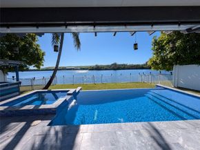 4572 SW 14th St, Deerfield Beach FL 33442