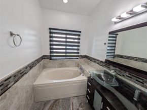 4572 SW 14th St, Deerfield Beach FL 33442