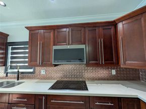 4572 SW 14th St, Deerfield Beach FL 33442