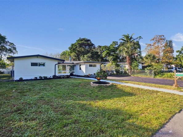 3024 SW 10th St, Fort Lauderdale FL 33312