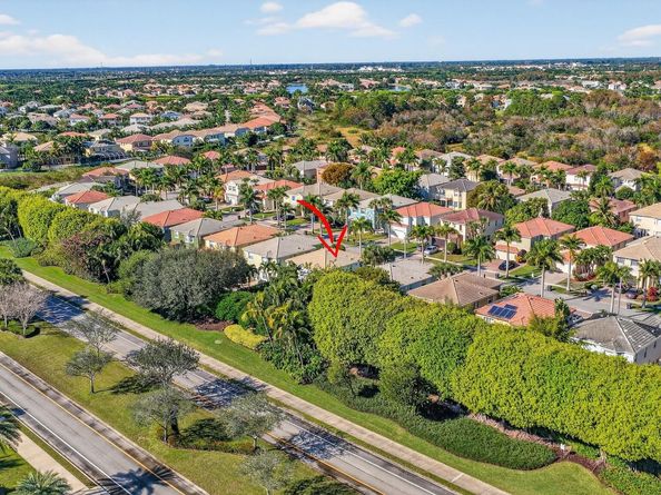 9115 Dupont Pl, Wellington FL 33414