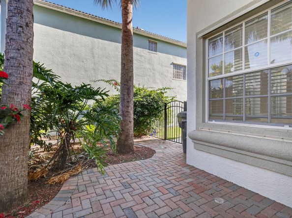 9115 Dupont Pl, Wellington FL 33414