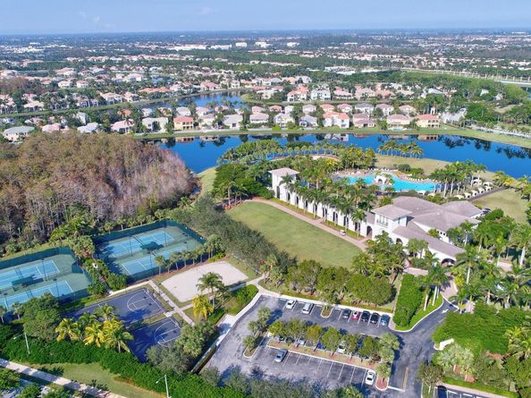 9115 Dupont Pl, Wellington FL 33414