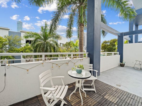 275 NE 18 St 202, Miami FL 33132