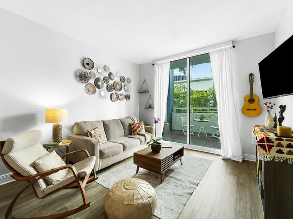 275 NE 18 St 202, Miami FL 33132