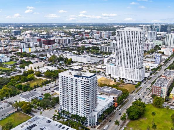 275 NE 18 St 202, Miami FL 33132