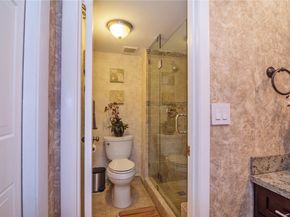 301 Lakeview Dr 204, Weston FL 33326