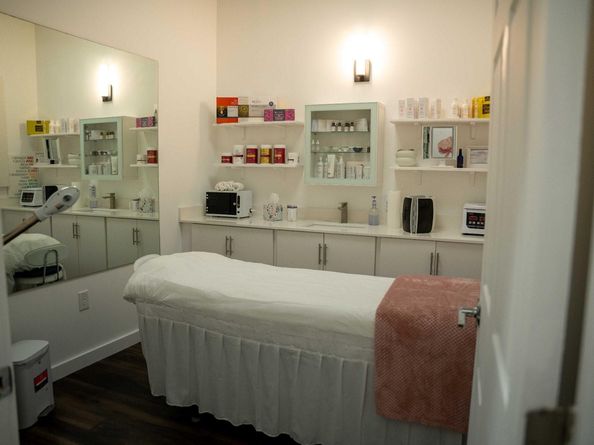 301 Lakeview Dr 204, Weston FL 33326