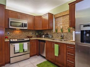 301 Lakeview Dr 204, Weston FL 33326