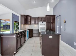5720 W Waterford Dr, Davie FL 33331