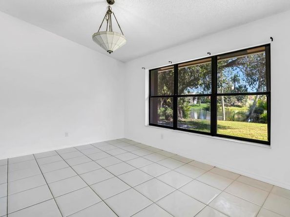 5720 W Waterford Dr, Davie FL 33331