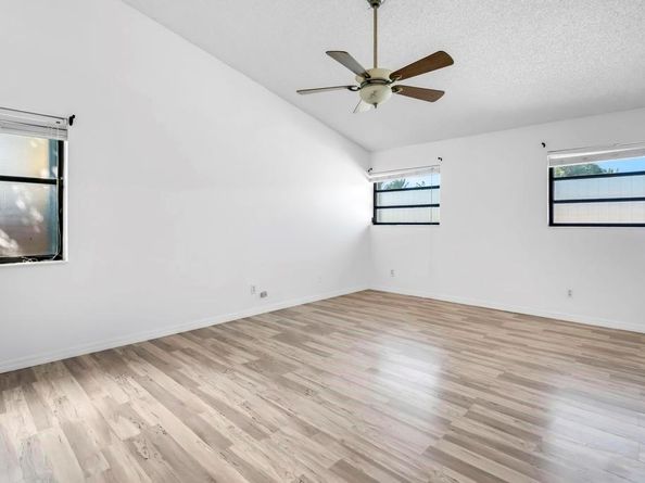 5720 W Waterford Dr, Davie FL 33331