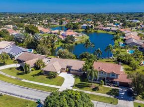 5720 W Waterford Dr, Davie FL 33331